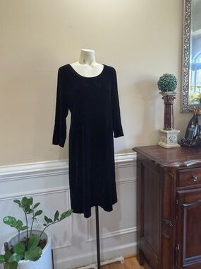 Eileen Fisher Classic Black Velvet Shift Dress - Elegant Scoop Neck